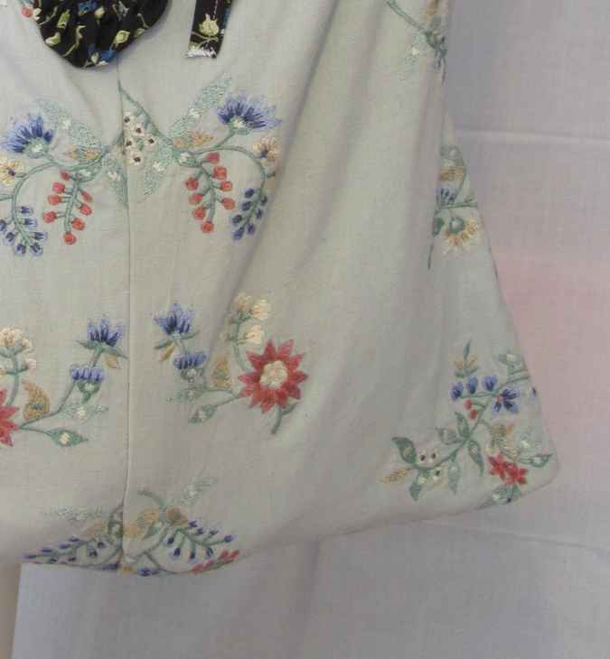 large image of art item: bag – white flower needlework
