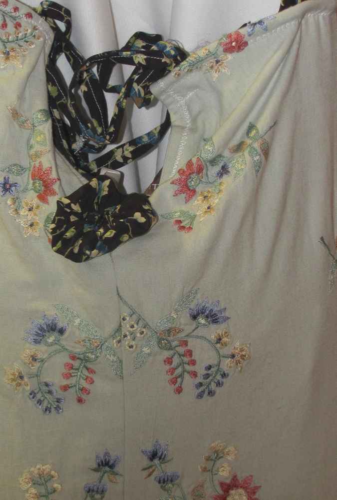 large image of art item: bag – white flower needlework