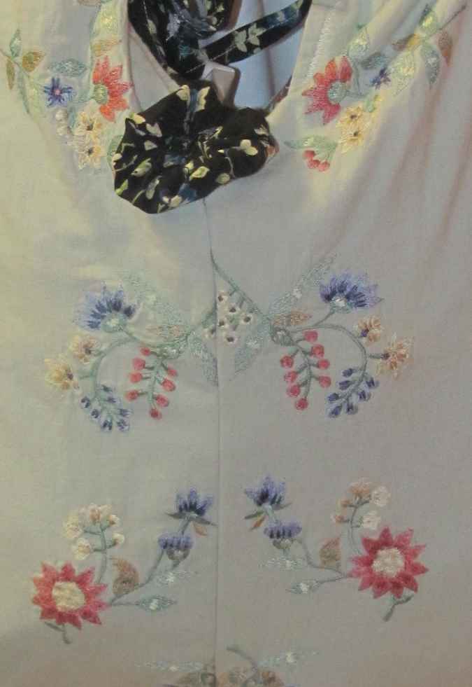 large image of art item: bag – white flower needlework