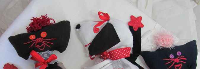 large image of art item: doll – cat and dog quilt