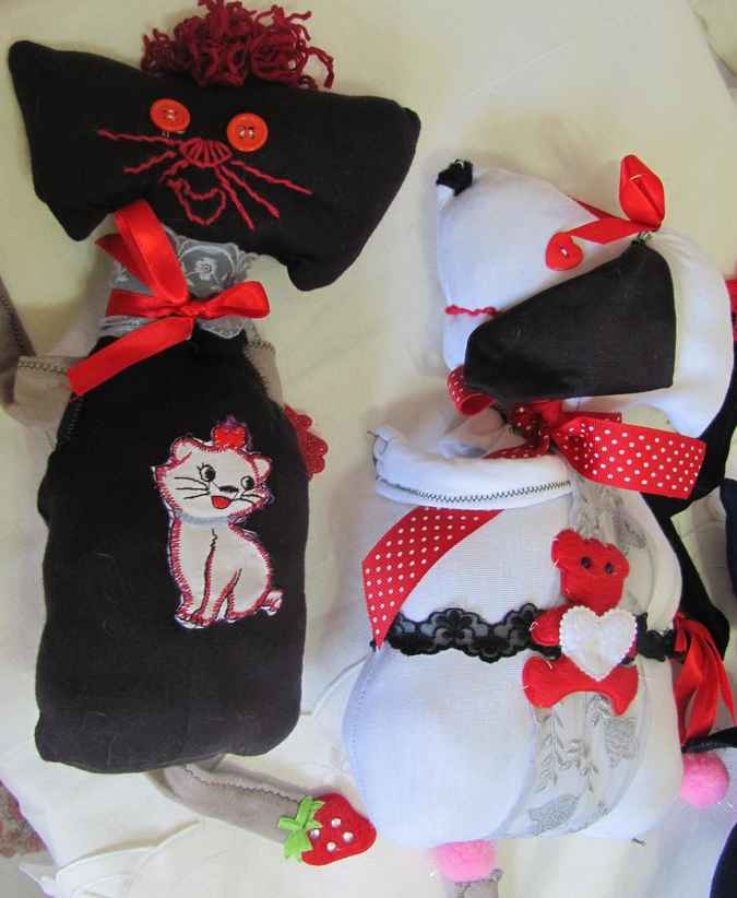 large image of art item: doll – cat and dog quilt