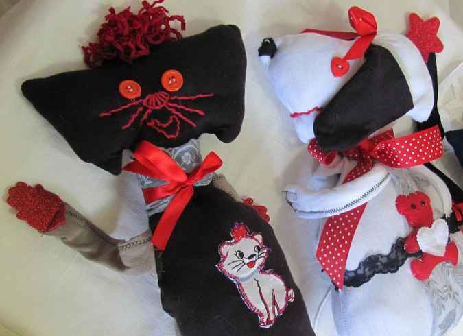large image of art item: doll – cat and dog quilt