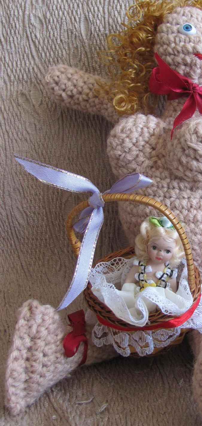 large image of art item: doll – mother and child crochet