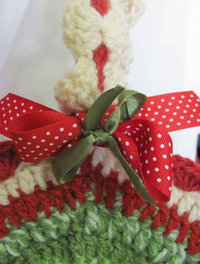 large image of art item: decor – crochet red white green