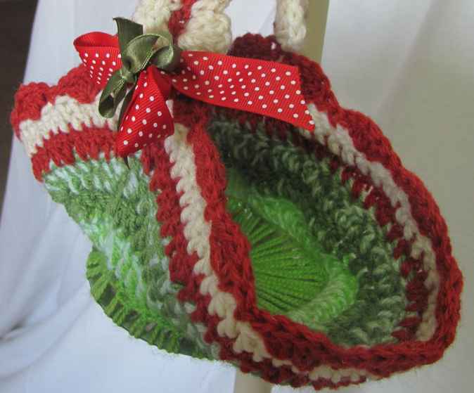 large image of art item: decor – crochet red white green