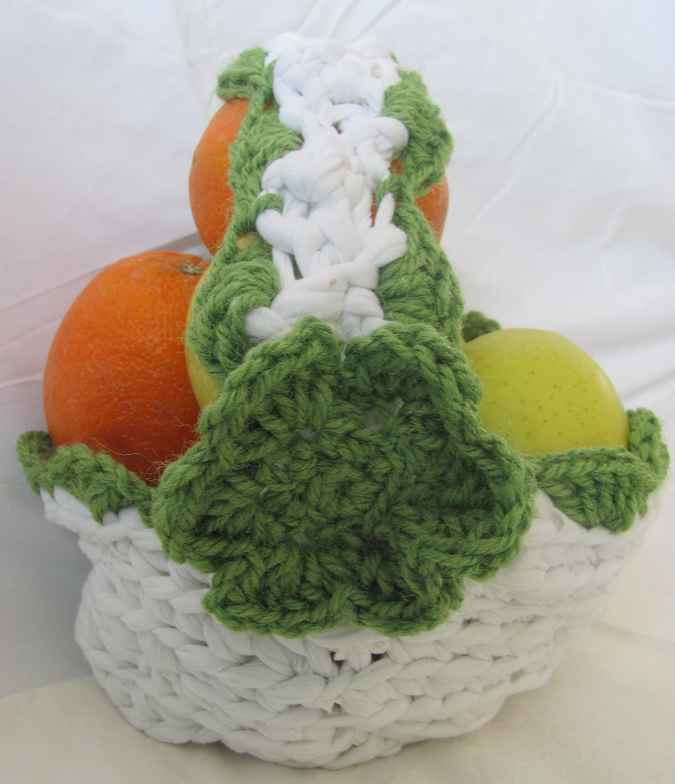 large image of art item: decor – crochet white green