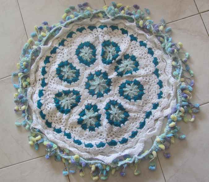 large image of art item: decor – round crocheted baby blanket 