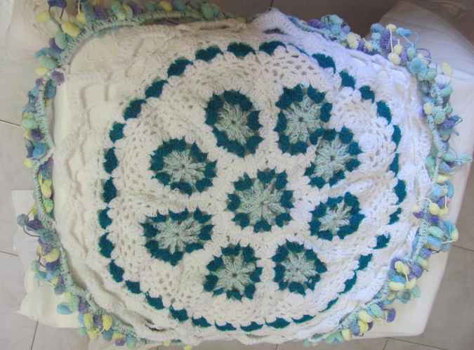 large image of art item: decor – round crocheted baby blanket 