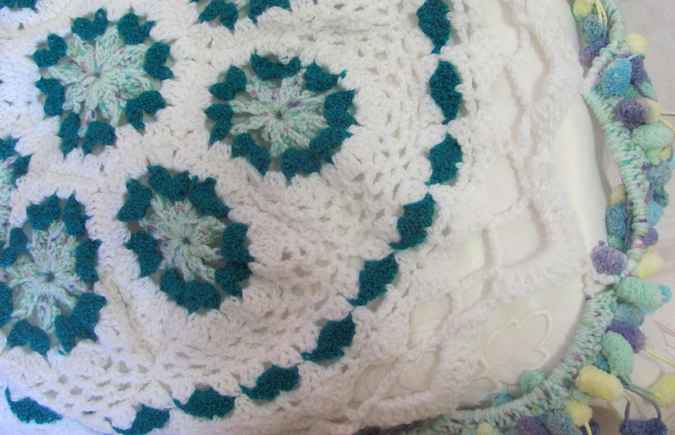 large image of art item: decor – round crocheted baby blanket 