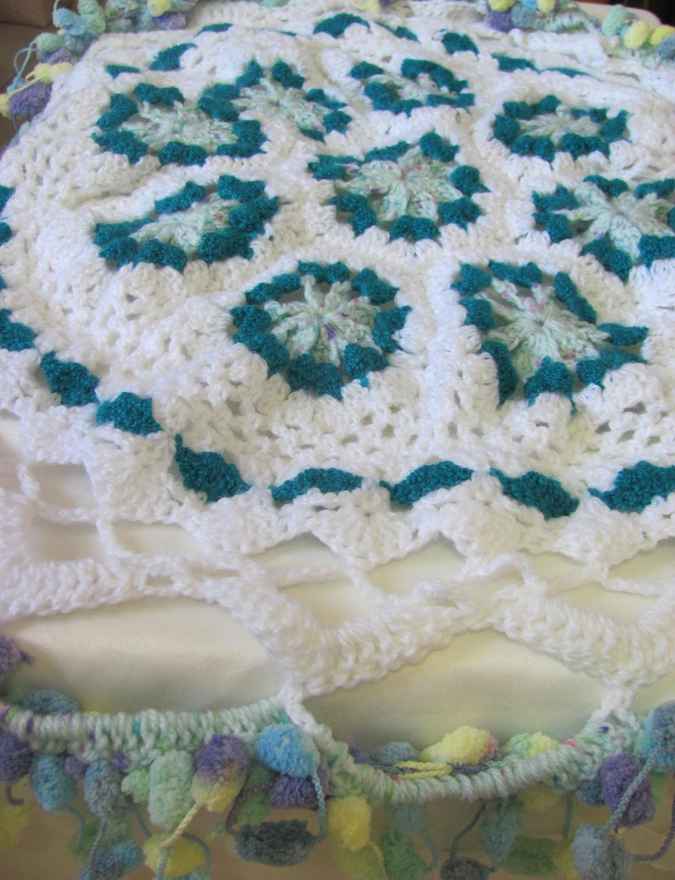 large image of art item: decor – round crocheted baby blanket 