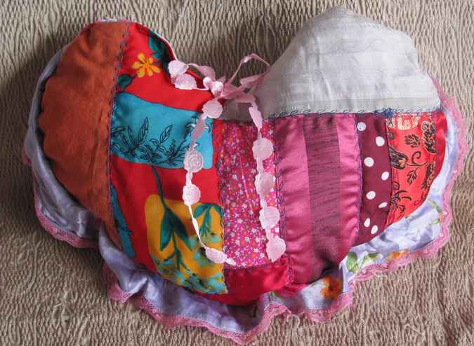 large image of art item: decor – heart quilt pink rose ribbon