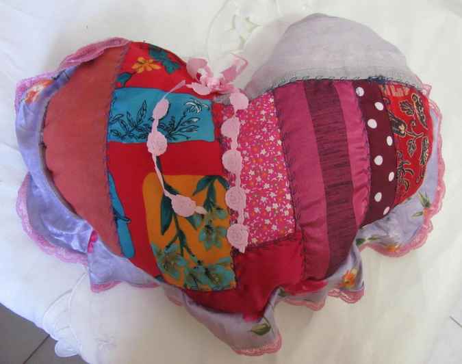 large image of art item: decor – heart quilt pink rose ribbon