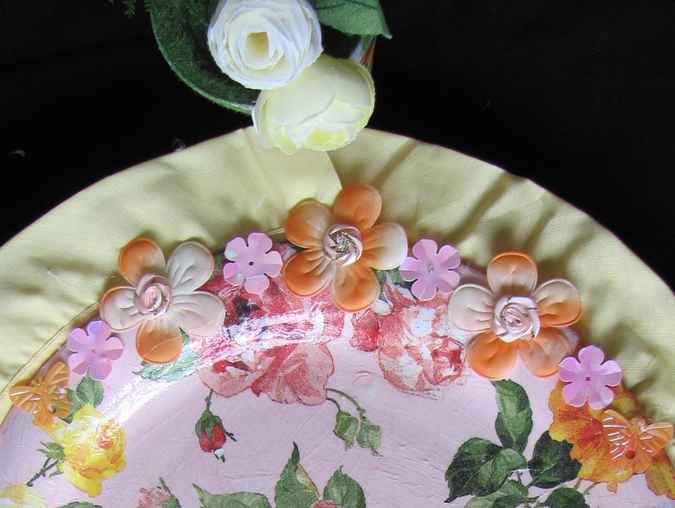 large image of art item: decor – plate yellow and pink flowers