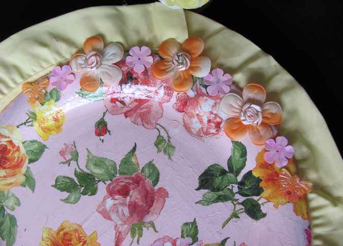 large image of art item: decor – plate yellow and pink flowers
