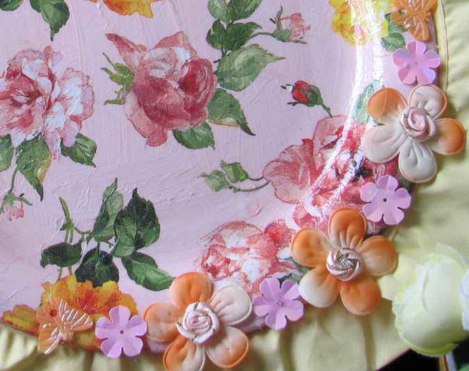 large image of art item: decor – plate yellow and pink flowers