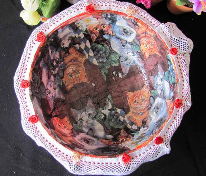large image of art item: decor – plate cats