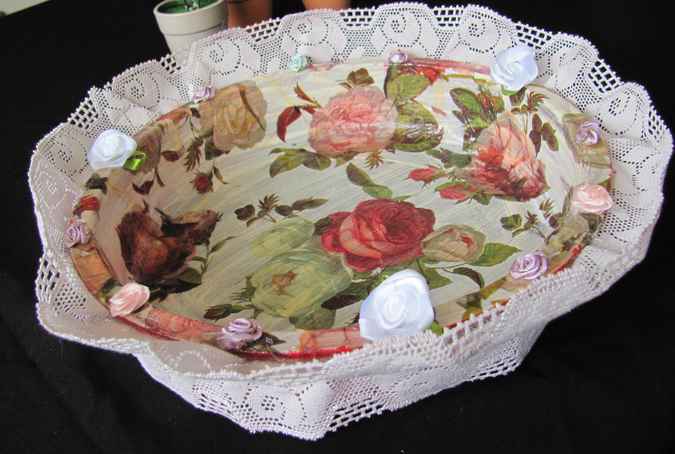 large image of art item: decor – plate lace white red roses