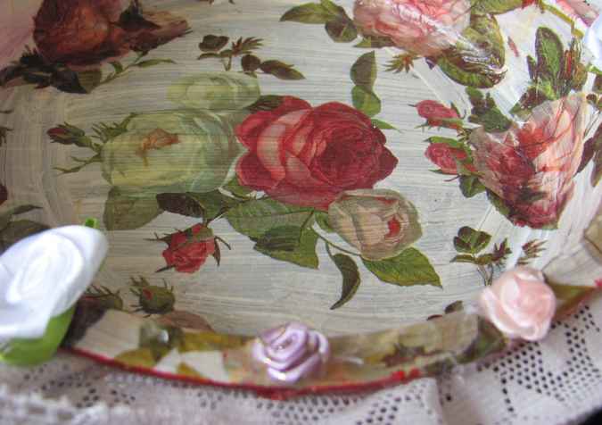 large image of art item: decor – plate lace white red roses