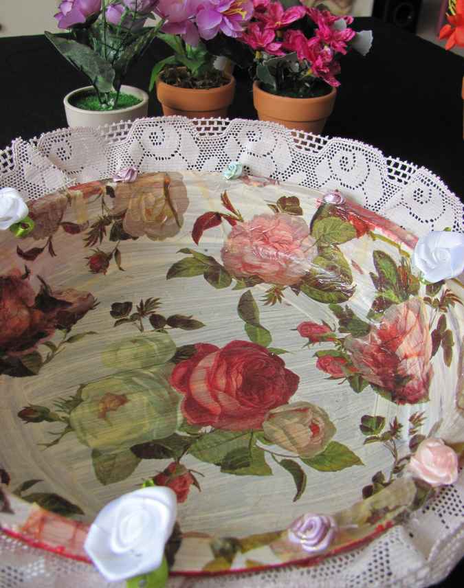 large image of art item: decor – plate lace white red roses