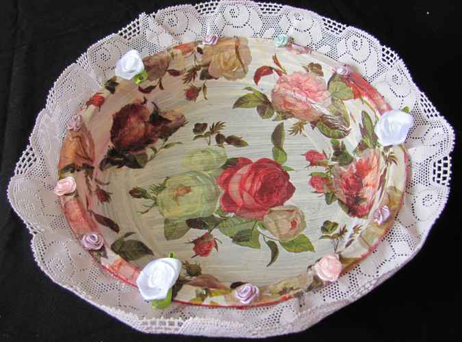 large image of art item: decor – plate lace white red roses