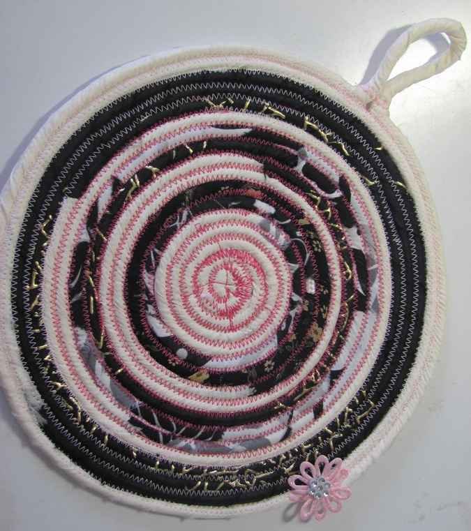 large image of art item: decor – potholder black and white