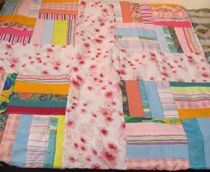 large image of art item: decor – pink quilt blanket