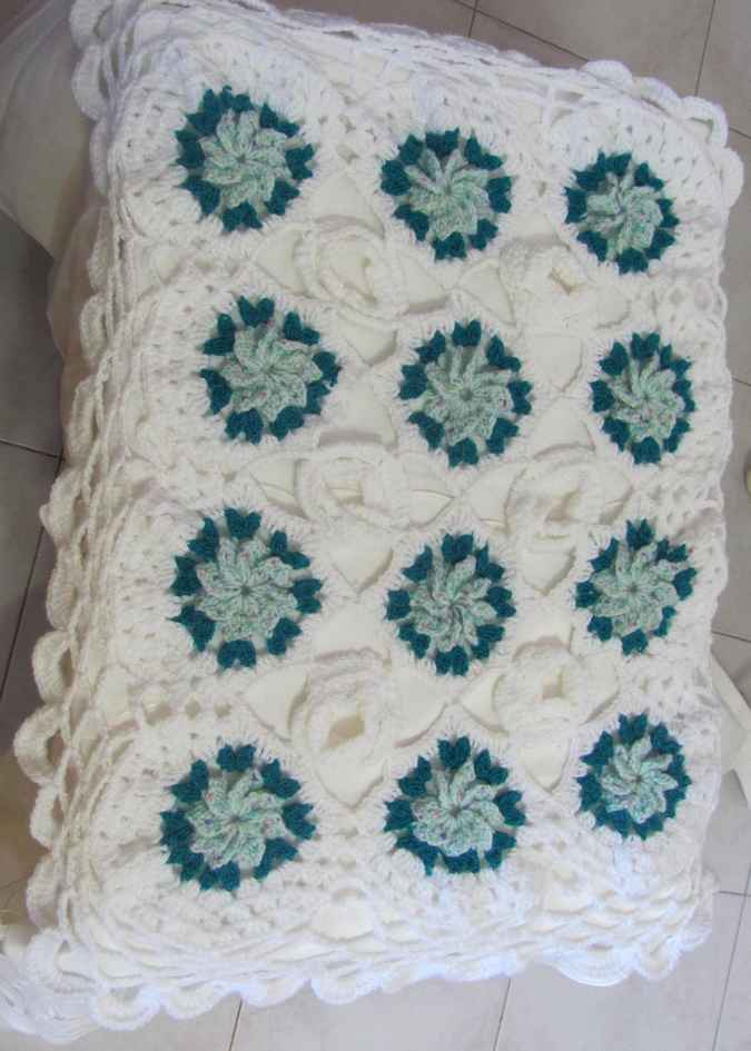 large image of art item: decor – crocheted baby blanket 