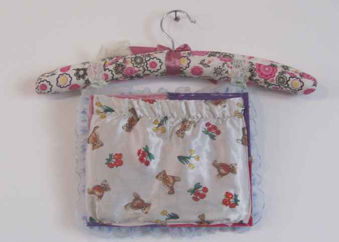 large image of art item: decor – hanger flowers and bears