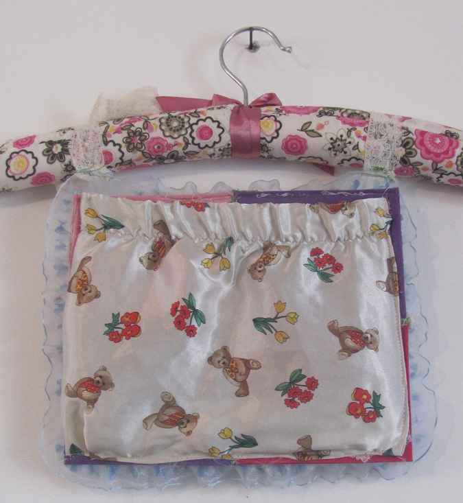 large image of art item: decor – hanger flowers and bears