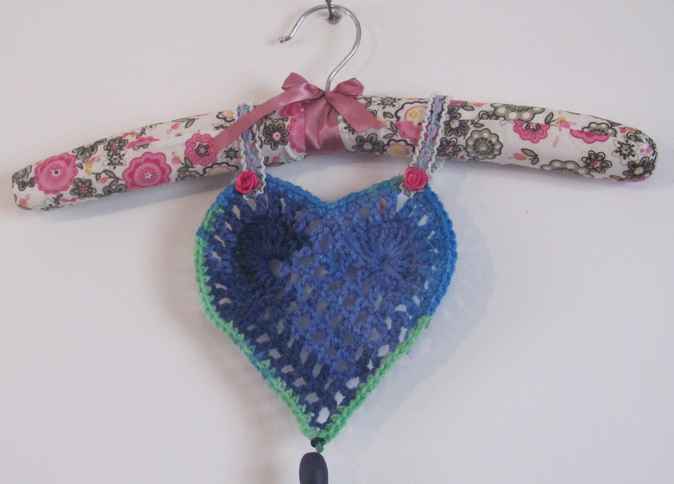 large image of art item: decor – hanger heart blue